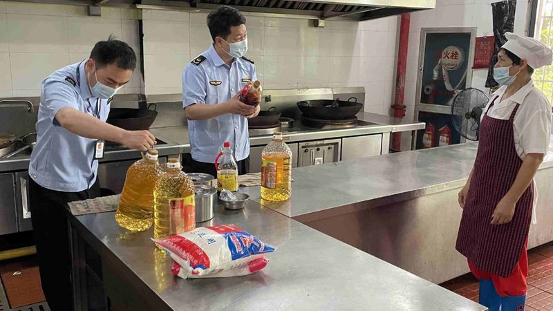 优质供应商是保证食品质量的关键。在筛选供应商时，可以从以下几个方面进行：